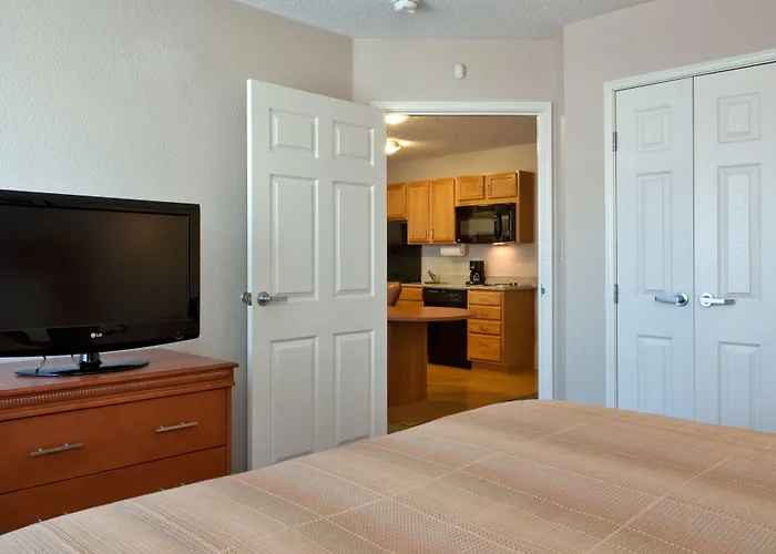 Hotel Candlewood By Ihg 3*