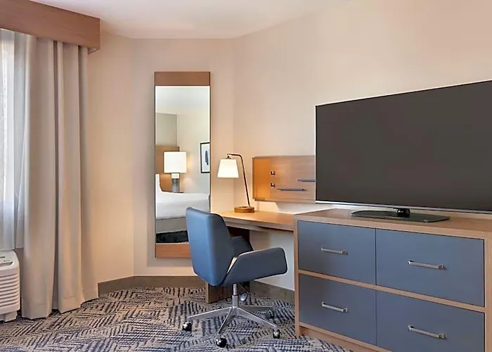 Candlewood By Ihg Hotel 3*