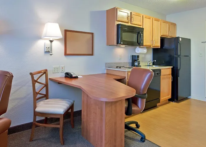 Candlewood By Ihg Hotel 3*