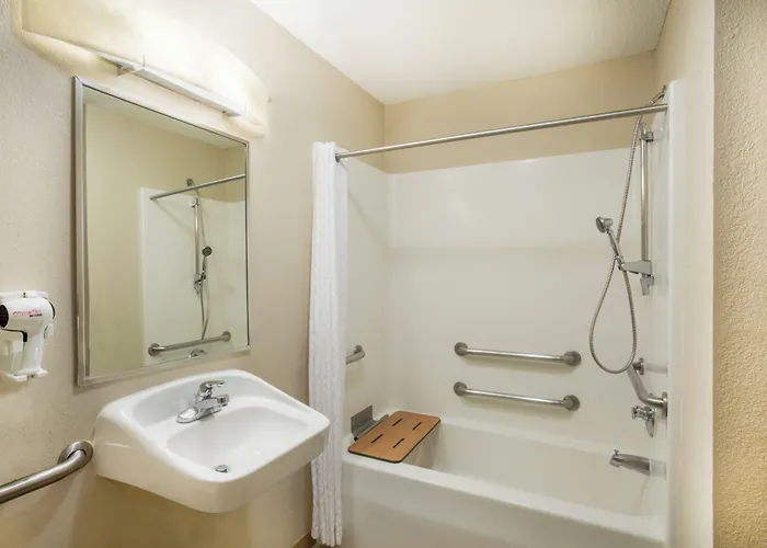 Candlewood By Ihg 3*